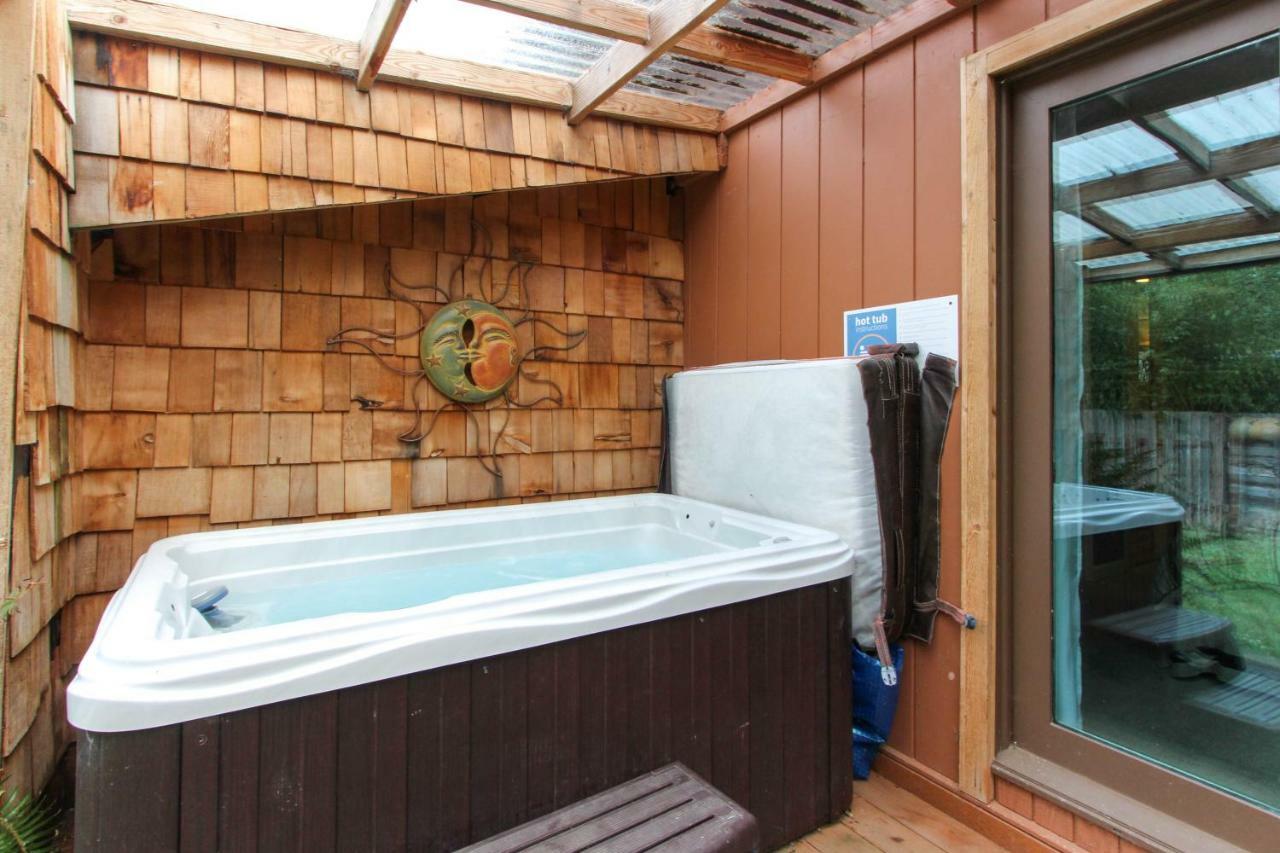 Villa The Getaway Tillicum Beach Exterior foto